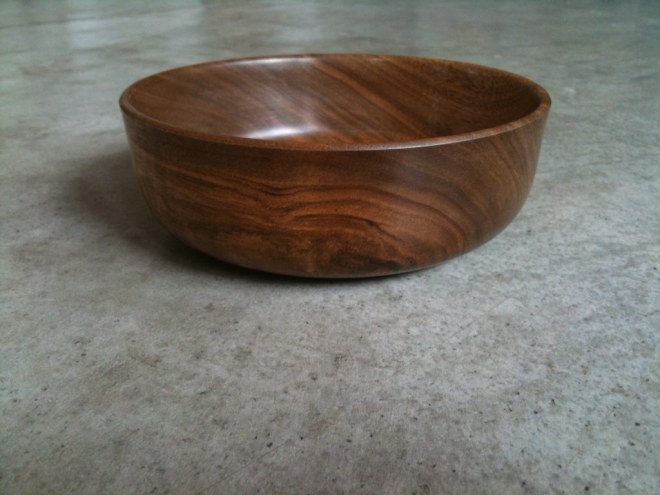 Walnut bowl 04